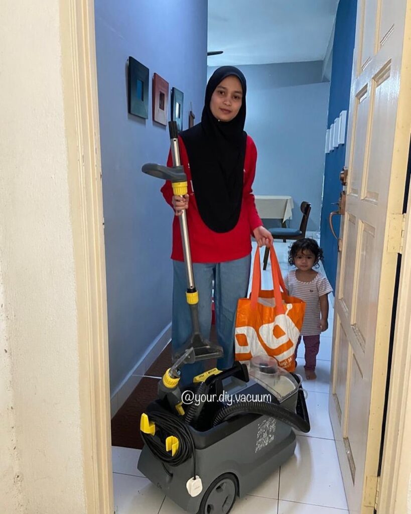 We deliver to your doorstep! Jom sewa spray vacuum Karcher Puzzi 10-1 dengan kami! Cuci sendiri (1)-min