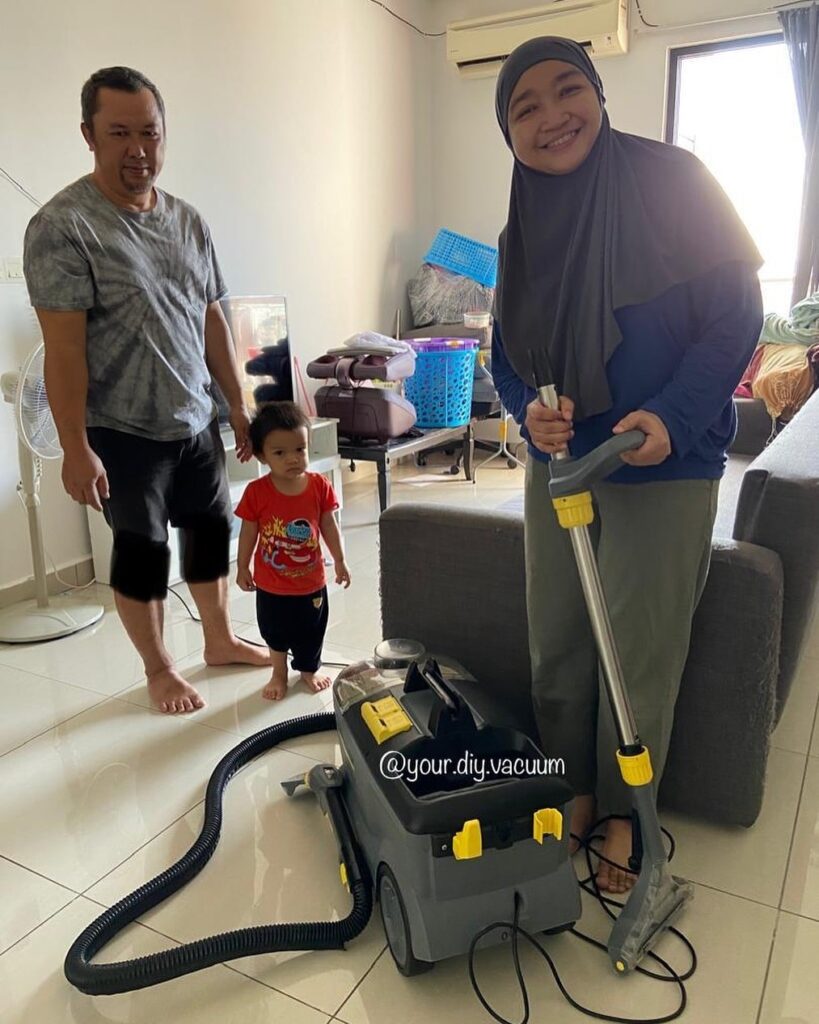 We deliver to your doorstep! Jom sewa spray vacuum Karcher Puzzi 10-1 dengan kami! Cuci sendiri (5)-min